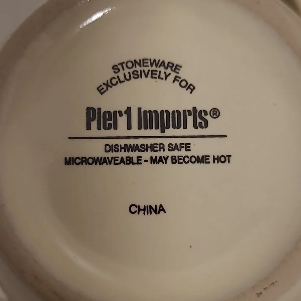 Pier 1 4 Stackable Stoneware Coffee Christmas Mugs w/Rack Love Joy Peace Noel